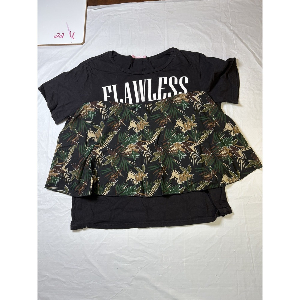 Womens Pink‎ Woman Collections cropped tshirt Says "Flawless" camo/black, size L